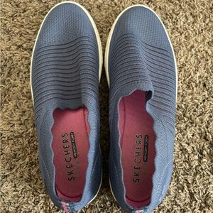 Womens Skechers Slip Ons Size 11